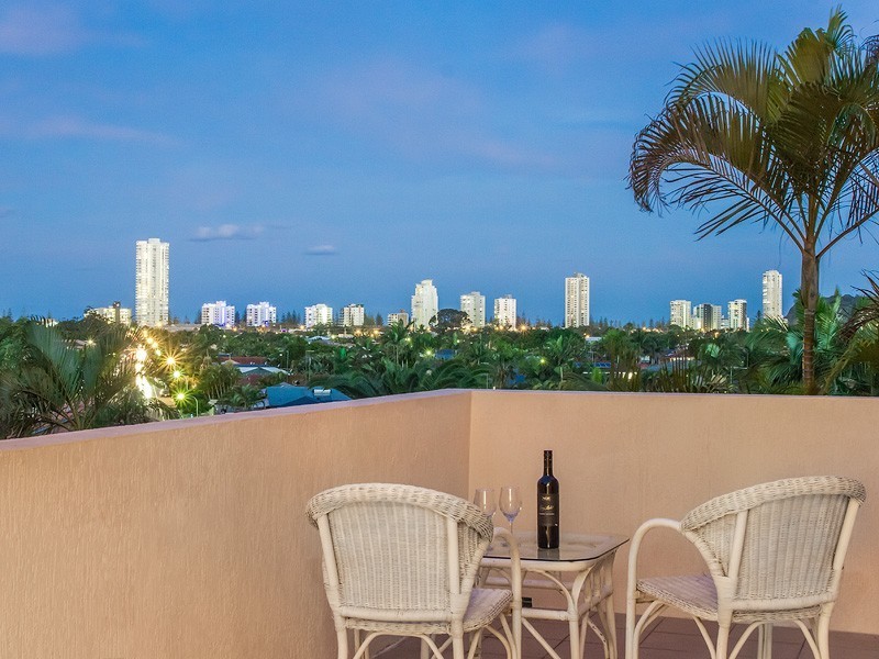 5 Kevin Court, Miami QLD 4220