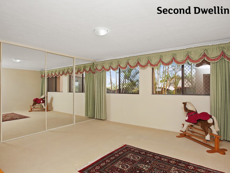 5 Kevin Court, Miami QLD 4220