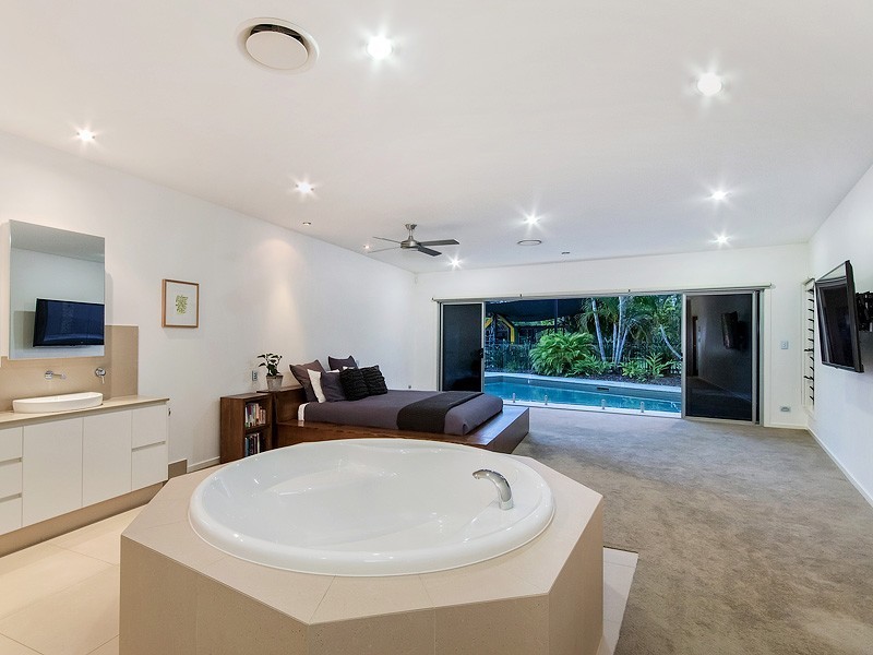 1 Dungogie Drive, Tallebudgera QLD 4228