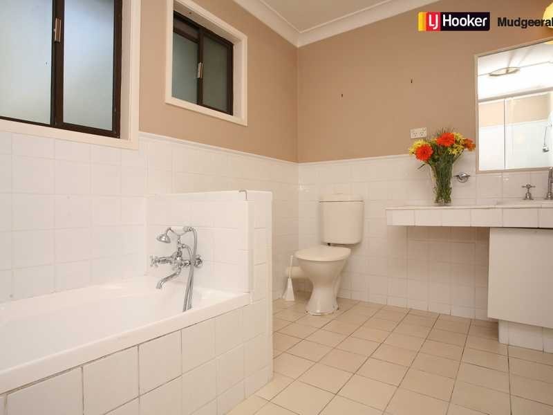 2 Regency Place, Mudgeeraba QLD 4213