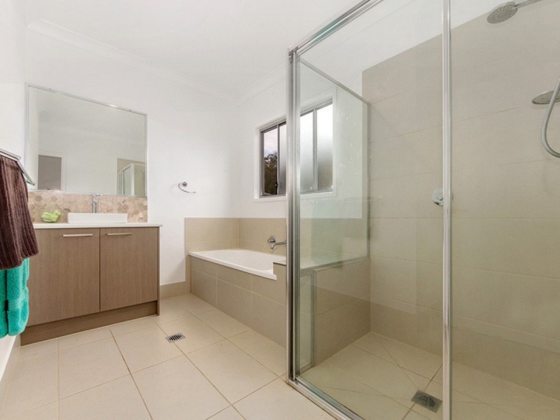 4 Eden Circuit, Reedy Creek QLD 4227
