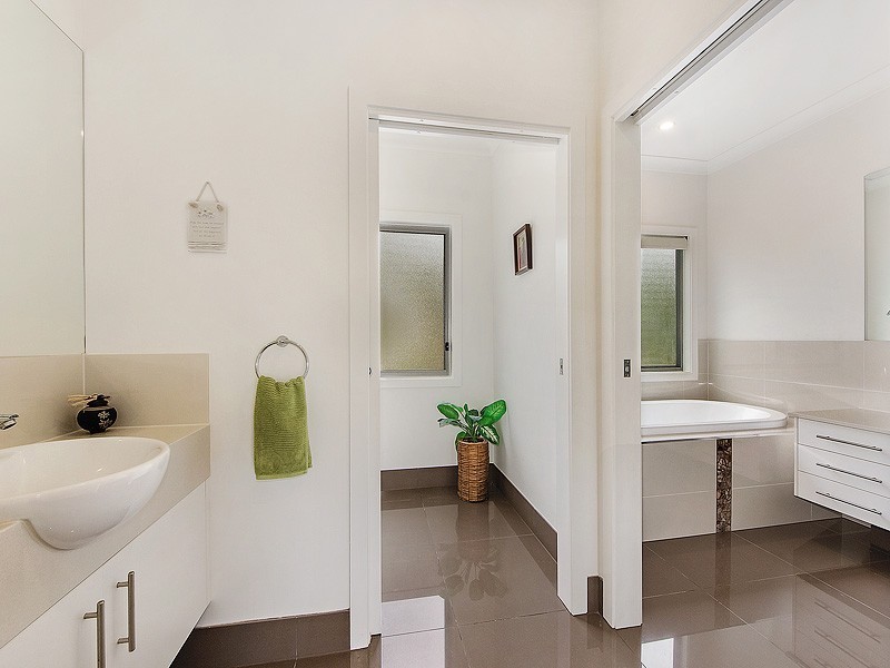 40 Friarbird Crescent, Bonogin QLD 4213