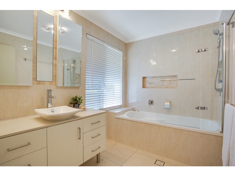 3 Earle Court, Tallai QLD 4213