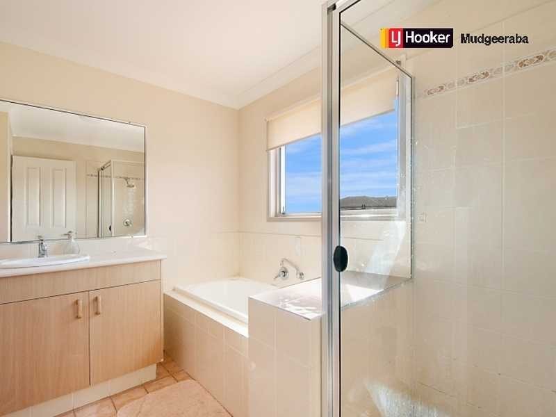 83 Yodelay Street, Varsity Lakes QLD 4227