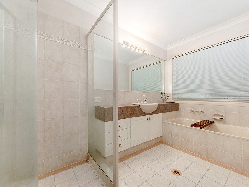 6 Sea Eagle Drive, Burleigh Waters QLD 4220