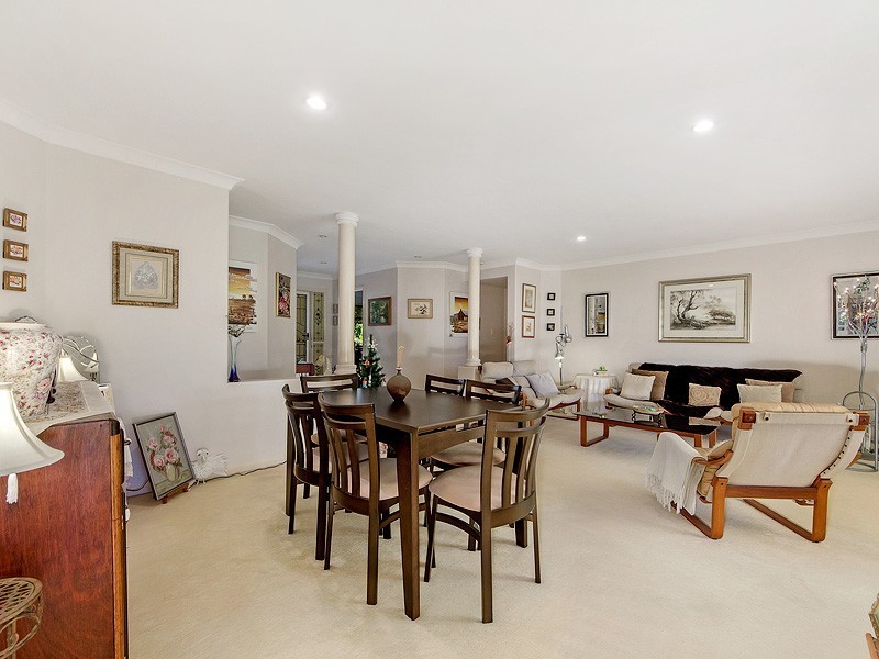 6 Sea Eagle Drive, Burleigh Waters QLD 4220