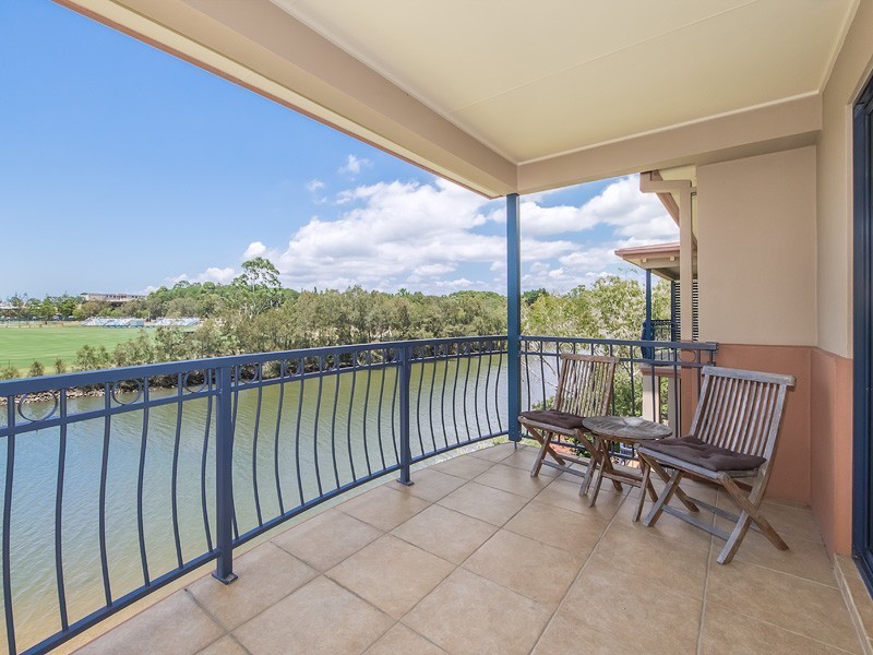 24/4 University Drive, Robina QLD 4226