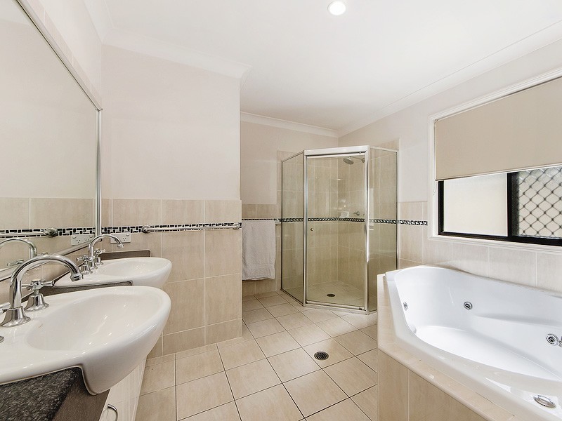 33 Asperia Street, Reedy Creek QLD 4227