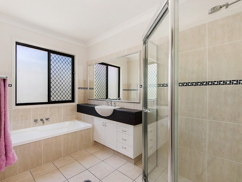 33 Asperia Street, Reedy Creek QLD 4227