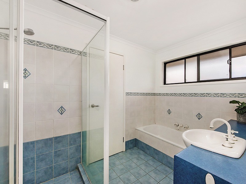 8 Tiley Court, Highland Park QLD 4211