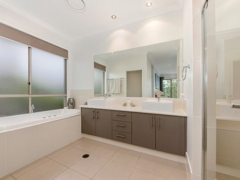 3 Wilcox Close, Reedy Creek QLD 4227