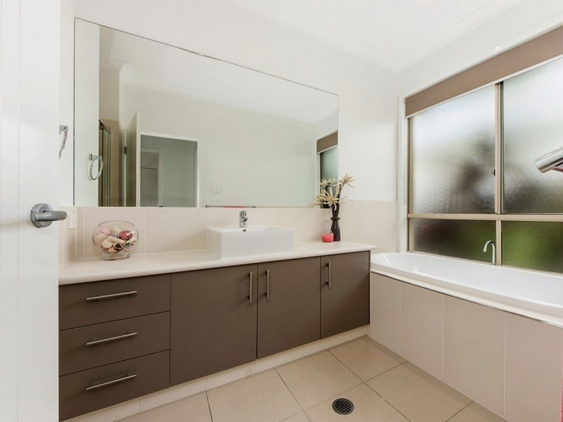 3 Wilcox Close, Reedy Creek QLD 4227