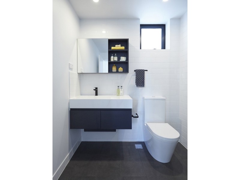 1 Hart Street, Ashmore QLD 4214