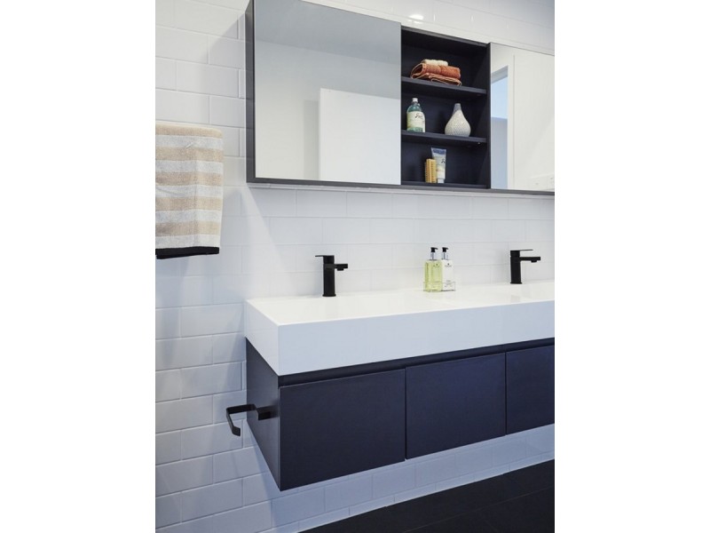 1 Hart Street, Ashmore QLD 4214