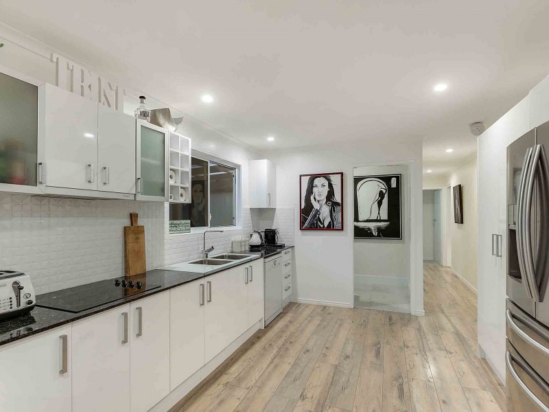 216 Bayview Street, Runaway Bay QLD 4216