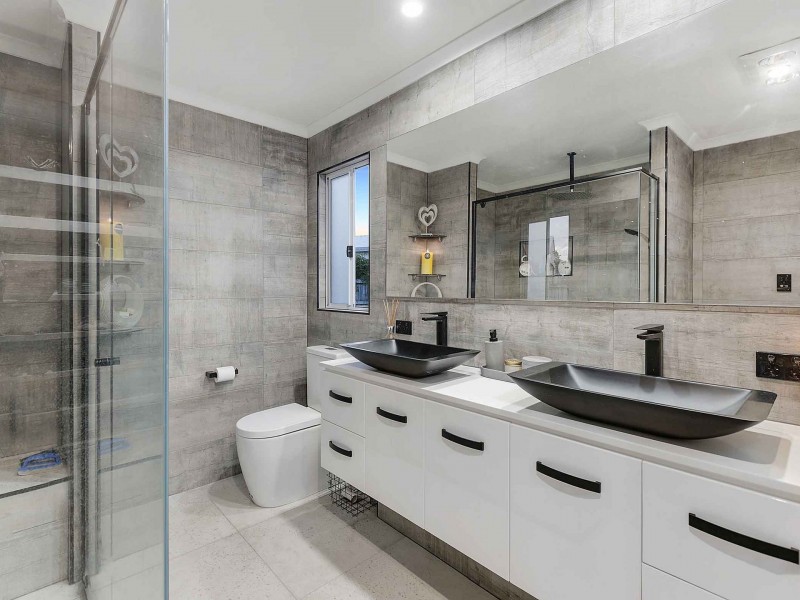 216 Bayview Street, Runaway Bay QLD 4216