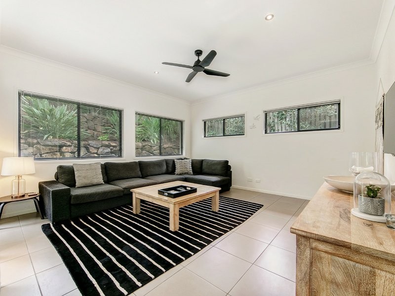 4 Peregrine Street, Reedy Creek QLD 4227