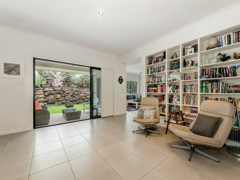 4 Peregrine Street, Reedy Creek QLD 4227