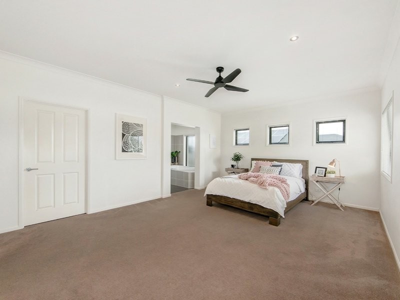 4 Peregrine Street, Reedy Creek QLD 4227