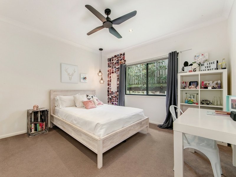 4 Peregrine Street, Reedy Creek QLD 4227