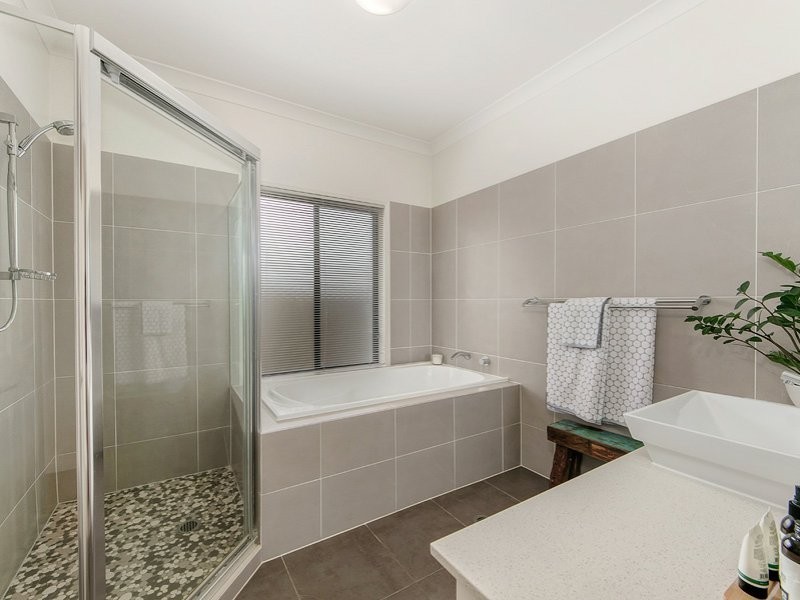 4 Peregrine Street, Reedy Creek QLD 4227