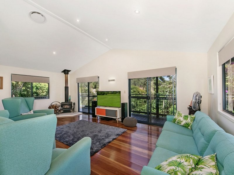 120 Valley Drive, Tallebudgera QLD 4228