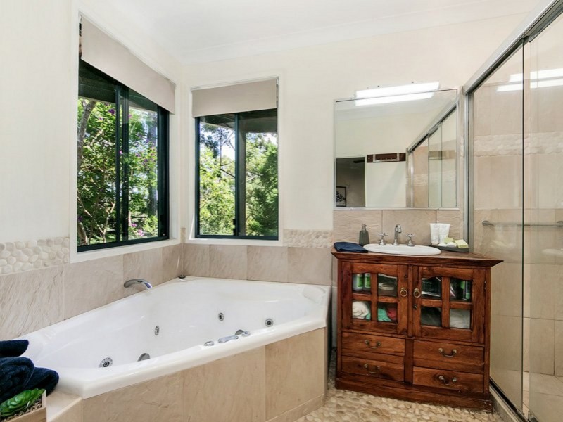 120 Valley Drive, Tallebudgera QLD 4228