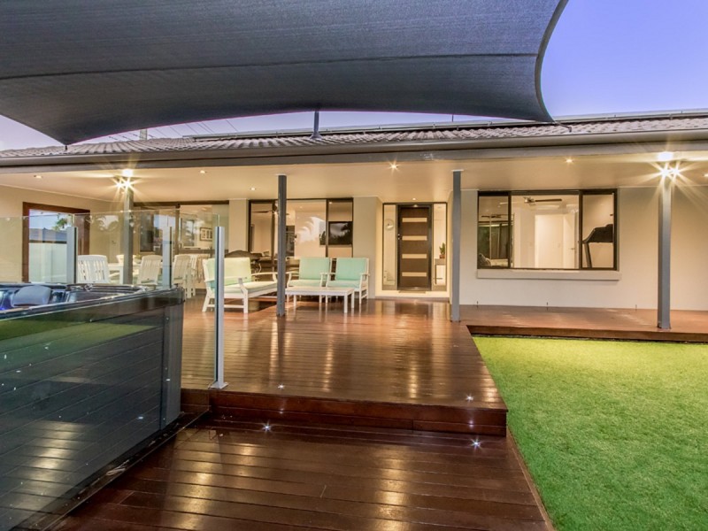 2 Myrtle Court, Palm Beach QLD 4221