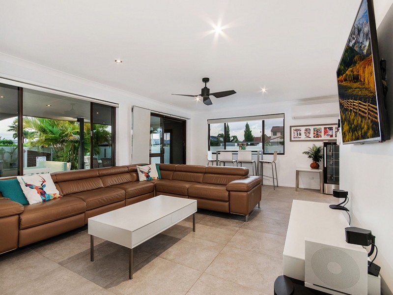 2 Myrtle Court, Palm Beach QLD 4221