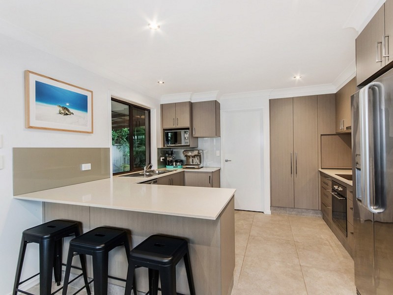 2 Myrtle Court, Palm Beach QLD 4221