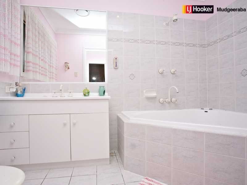 155 Gardenia Drive, Bonogin QLD 4213