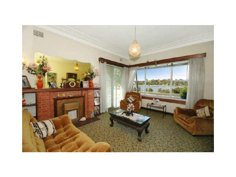 64 Henley Marine Drive, Rodd Point NSW 2046