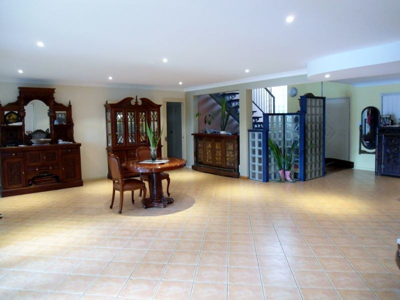 36 T E Peters Drive, Broadbeach Waters QLD 4218