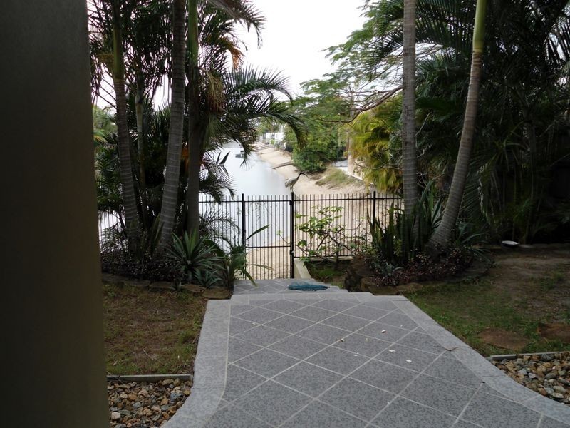 36 T E Peters Drive, Broadbeach Waters QLD 4218