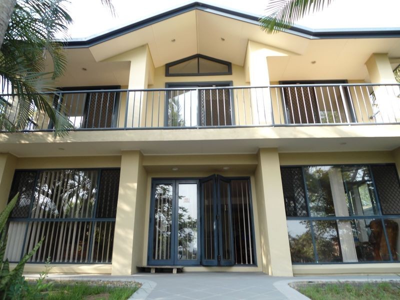 36 T E Peters Drive, Broadbeach Waters QLD 4218