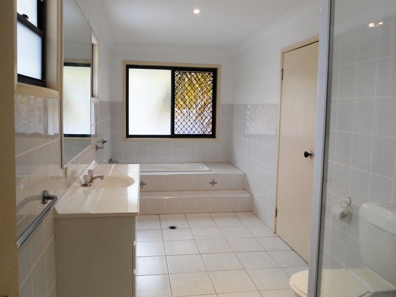 36 T E Peters Drive, Broadbeach Waters QLD 4218