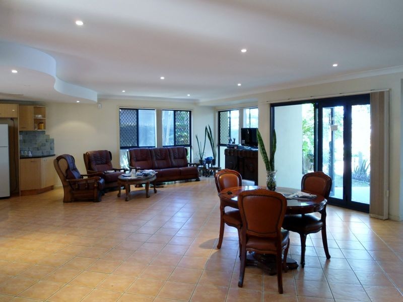 36 T E Peters Drive, Broadbeach Waters QLD 4218