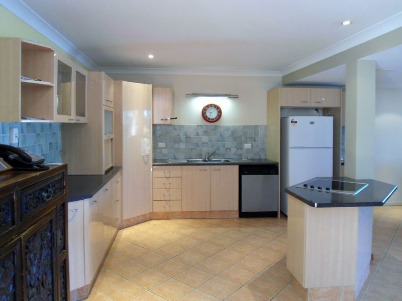 36 T E Peters Drive, Broadbeach Waters QLD 4218