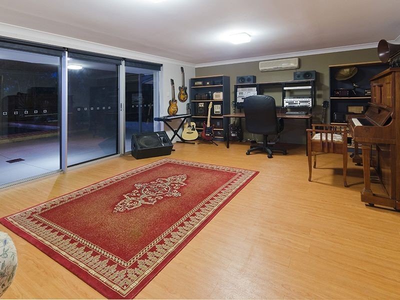 17 Midgera St, Ashmore QLD 4214