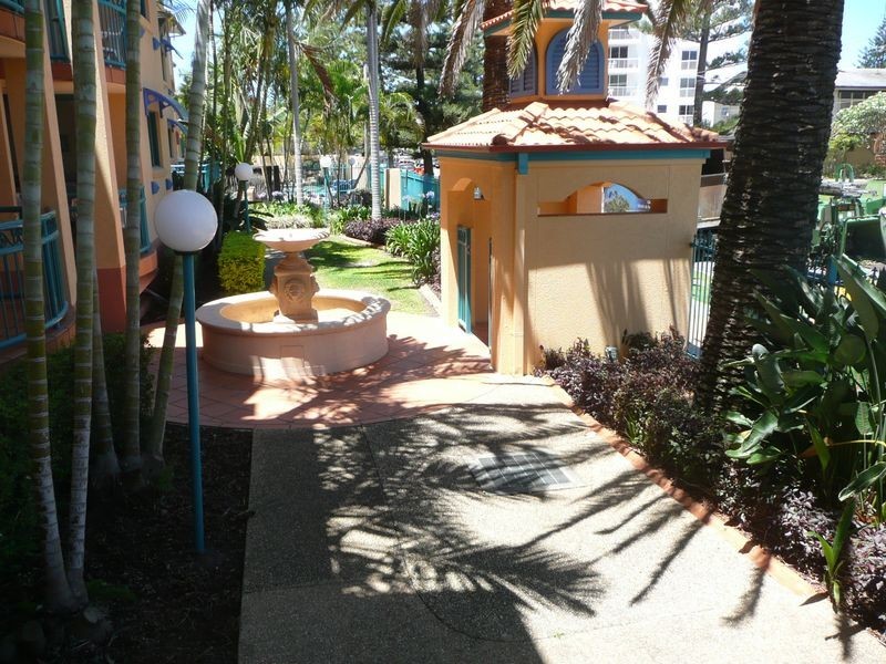 28/11-17 Philip Avenue, Broadbeach QLD 4218