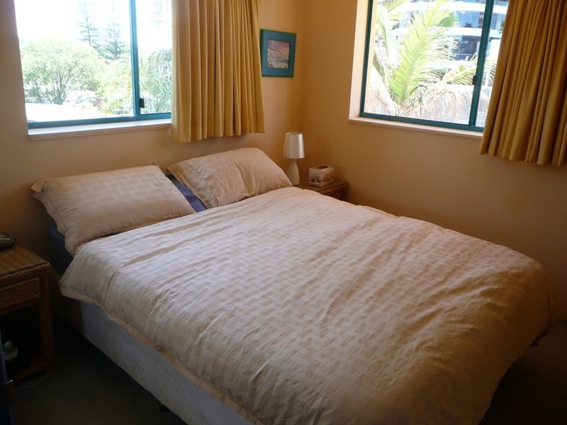 28/11-17 Philip Avenue, Broadbeach QLD 4218