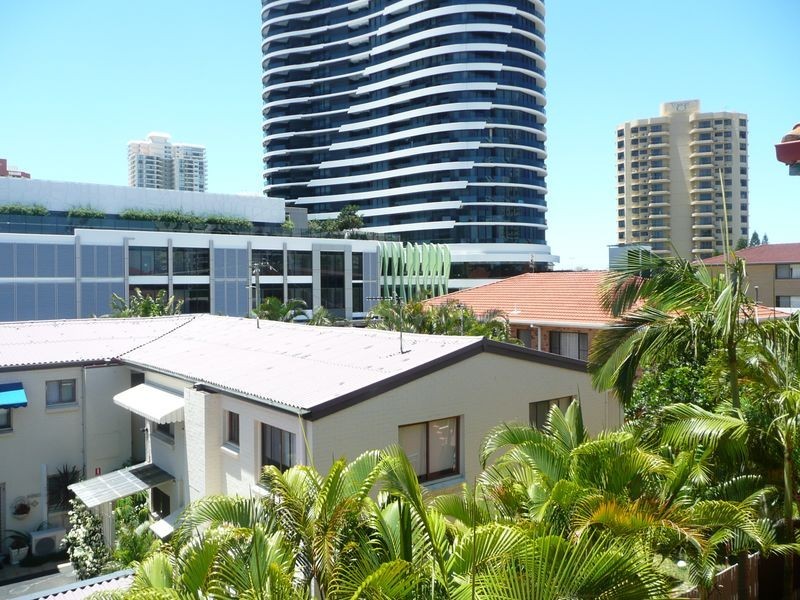 28/11-17 Philip Avenue, Broadbeach QLD 4218