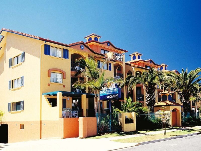 28/11-17 Philip Avenue, Broadbeach QLD 4218