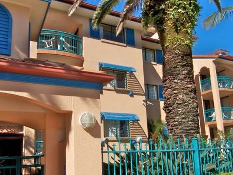 28/11-17 Philip Avenue, Broadbeach QLD 4218