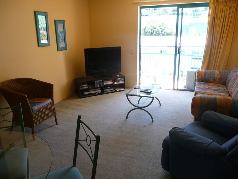 28/11-17 Philip Avenue, Broadbeach QLD 4218