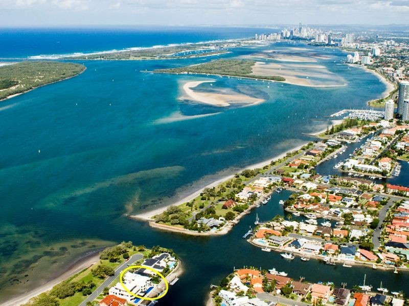 8 Shearwater Esplanande, Runaway Bay QLD 4216