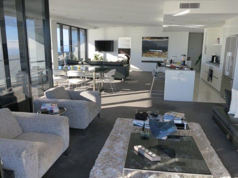 9 Ferny Avenue, Surfers Paradise QLD 4217