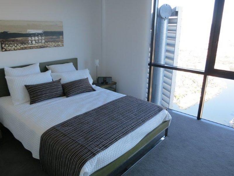 9 Ferny Avenue, Surfers Paradise QLD 4217