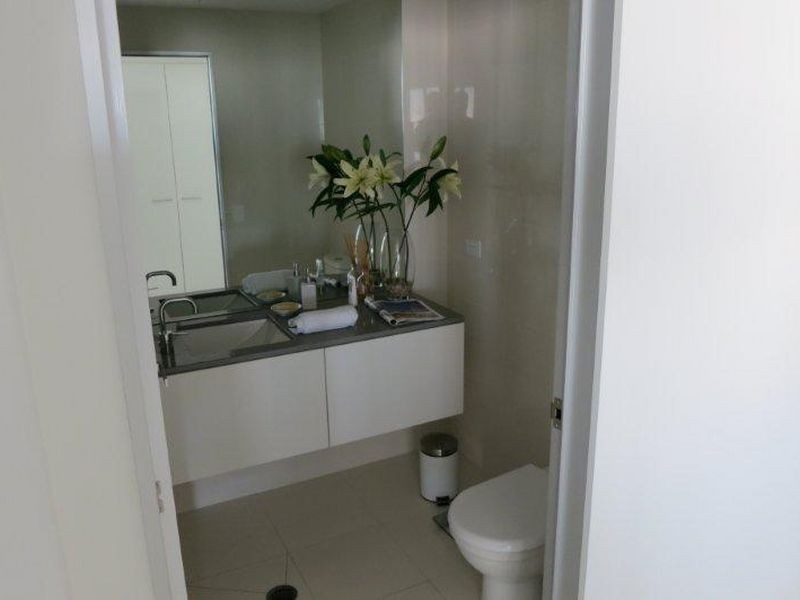 9 Ferny Avenue, Surfers Paradise QLD 4217