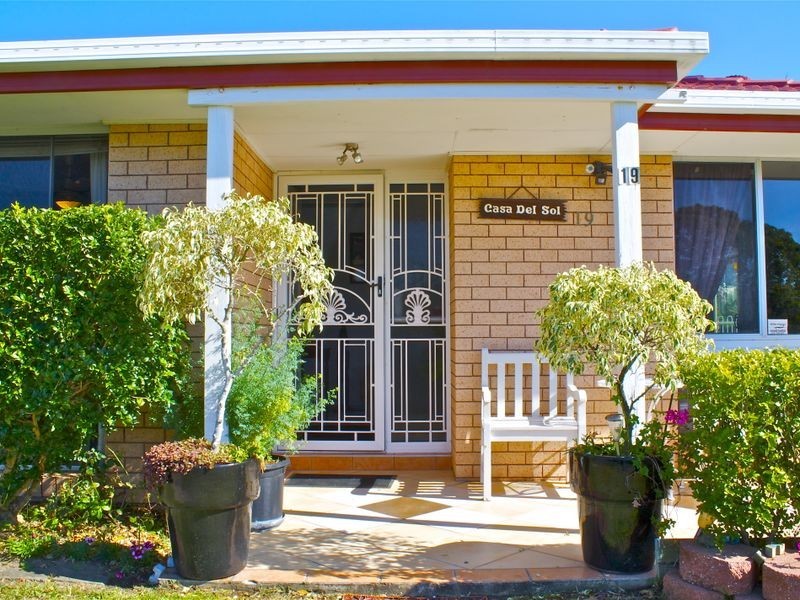 19 Latrobe Avenue, Helensvale QLD 4212